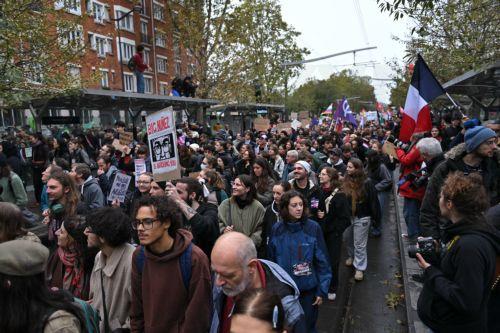 Περίπου 35.000 διαδηλωτές στους δρόμους του Παρισιού, έντονη αστυνομική παρουσία