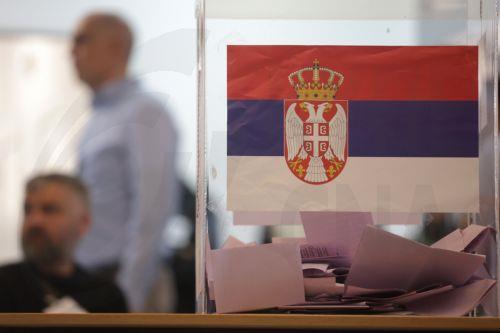 Σερβία-εκλογές: Καταγγελίες για παρατυπίες, επεισόδια και ισχυρή παρουσία δυνάμεων καταστολής στο Βελιγράδι