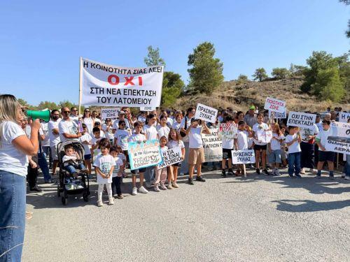 Δεν θα δεχθούμε καμία επέκταση, ζητούμε να μπει όριο στη λατόμευση λέει στο ΚΥΠΕ η Πρόεδρος κοινότητας Σιάς