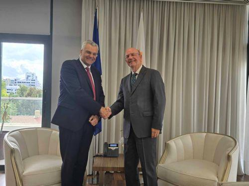 Σύσφιξη διμερών σχέσεων στη συνάντηση Υπ. Οικονομικών με Πρέσβη Γερμανίας