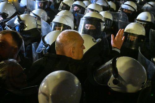 Ο Πολωνός Πρόεδρος έσπευσε στο υπό τον κλοιό αστυνομικών Συνταγματικό Δικαστήριο