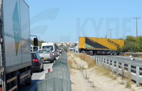 Βουλή: Ψηφίστηκε αύξηση του τέλους τεχνικού ελέγχου για επιβατικά και ελαφρά φορτηγά οχήματα