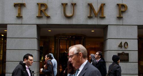 Γερουσιαστές ζητούν από Κεφαλαιαγορά να ερευνήσει Τραμπ για χειραγώγηση αγορών