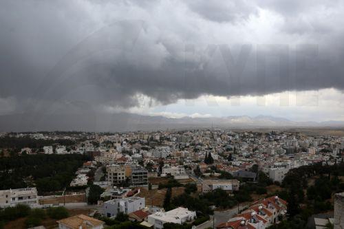 Κίτρινη προειδοποίηση για καταιγίδες μετά το μεσημέρι του Σαββάτου