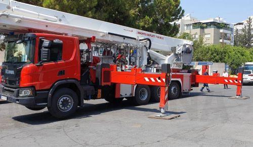 Πυρκαγιές σε αυτοκίνητα και αποθήκη στη Λεμεσό, απεγκλωβισμός τραυματία στην Πάφο από Πυροσβεστική