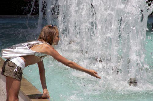 Temperature to rise to 44 degrees Celsius Thursday, new orange warning