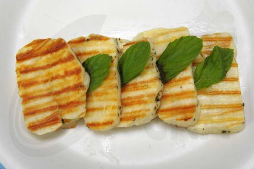 Agriculture Minister calls for halloumi exports to Australia without tariffs