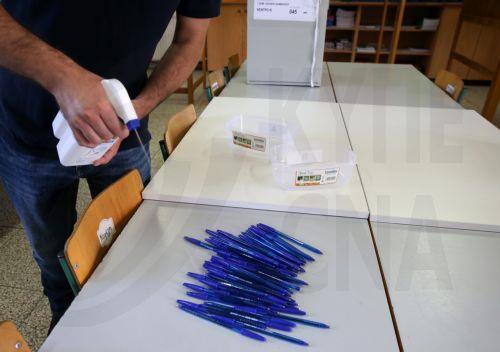 Μόνο μπλε ή μαύρες πένες ψηφοφορίας, ανακοίνωσε ο Γενικός Έφορος Εκλογών