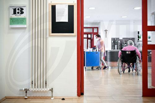 Επίσπευση ετοιμασίας ν/σ για λειτουργία μονάδων φροντίδας ενηλίκων ζητά η Λοττίδου