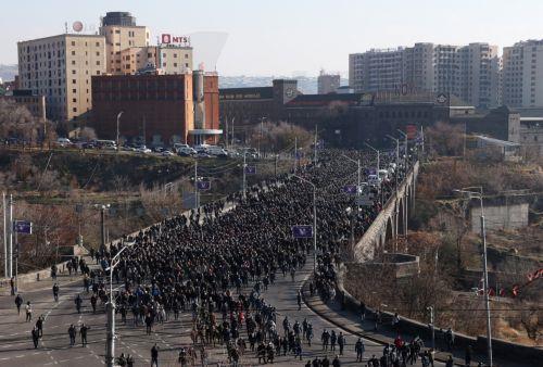 Ένας νεκρός και τουλάχιστον 45 τραυματίες από εκρήξεις στο Γερεβάν