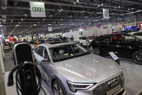 Σε ισχύ νέοι κανόνες ΕΕ για ακριβείς μετρήσεις σε φόρτιση ηλεκτρικών οχημάτων και υδρογόνο