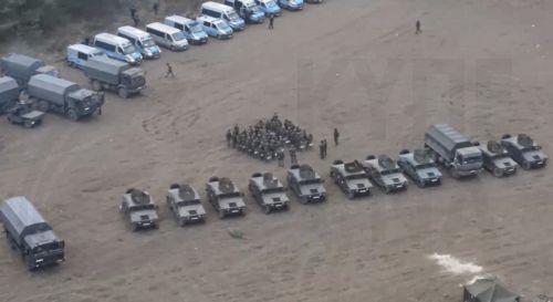 Οι Πολωνοί συρρέουν σε στρατιωτική εκπαίδευση φοβούμενοι τη ρωσική επιθετικότητα