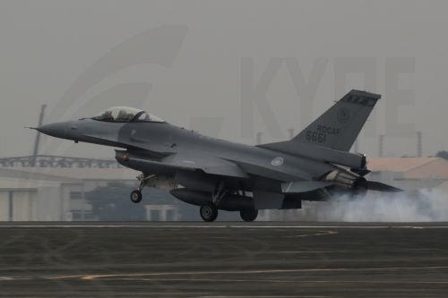 Η Ταϊβάν παραλαμβάνει τα δυο πρώτα της F-16V από τις ΗΠΑ
