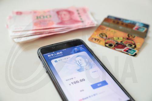 Επεκτείνει το ψηφιακό γιουάν σε ακόμα 12 τράπεζες η Κίνα