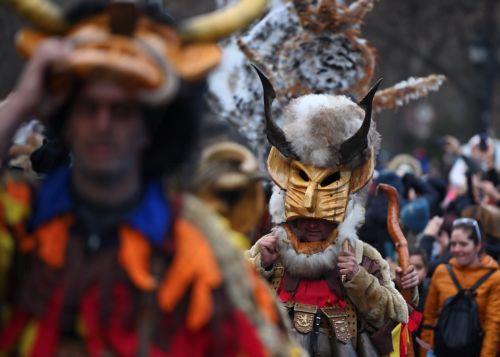 Στο Πέρνικ της Βουλγαρίας το Φεστιβάλ Αγώνων Μεταμφίεσης Surva