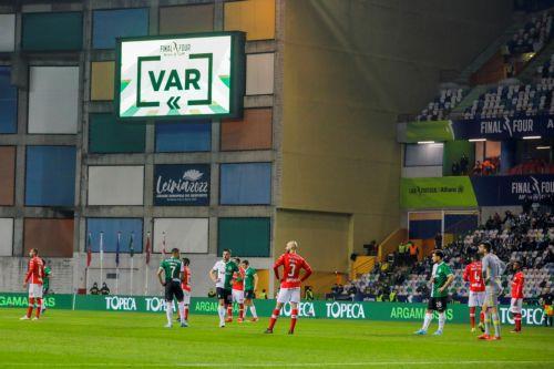 Η UEFA αντιτίθεται στην επέκταση εξουσιών του VAR