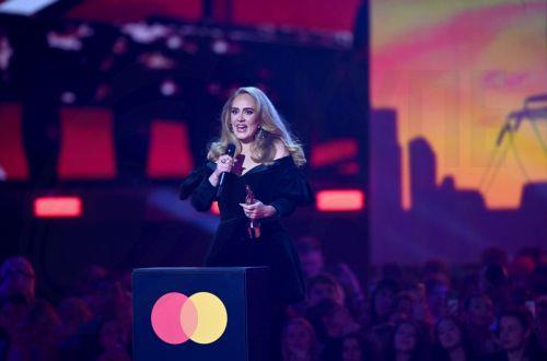 Η Adele αποθεώνει τη Σελίν Ντιόν