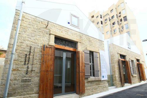 Η Υφυπουργός Πολιτισμού εγκαινίασε την πρώτη αναδρομική έκθεση Ρένου Λοϊζου