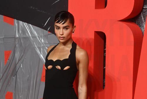 Η Ζόι Κράβιτζ συζητά για τη σκηνοθεσία της νέας ταινίας «How to Save a Marriage»