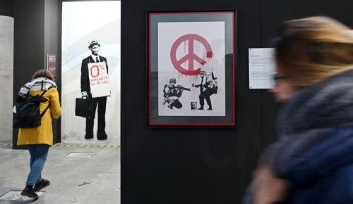 O Banksy ανακηρύχθηκε επίτιμος καθηγητής του Πανεπιστήμιο Δημιουργικών Τεχνών της Αγγλίας