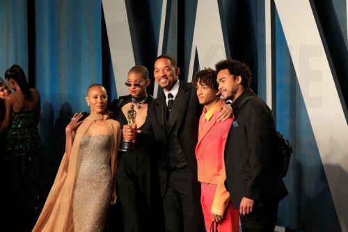 Φωτογραφία δείχνει ότι το πρόβλημα της αλωπεκίας της Τζέιντα Πίνκετ Σμιθ λύθηκε