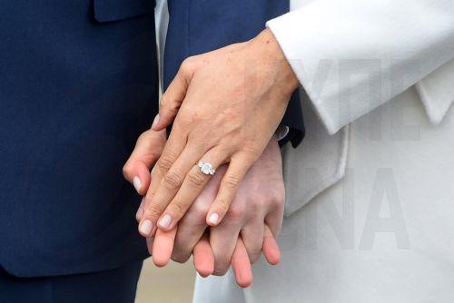 Παντρεύτηκε την αγαπημένη του ο μεγαλύτερος εγγονός της βασίλισσας Ελισάβετ