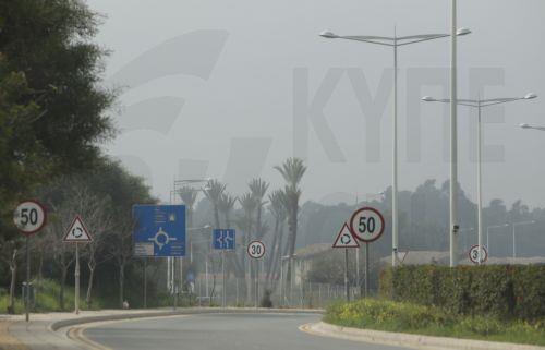 Περιορισμένη ορατότητα στο οδικό δίκτυο λόγω βροχής, ομίχλης και σκόνης στην ατμόσφαιρα