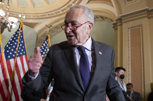 Ο Σούμερ δηλώνει ότι οι Δημοκρατικοί θα επιβάλουν νέα ψηφοφορία για τις εξουσίες πολέμου την επόμενη εβδομάδα