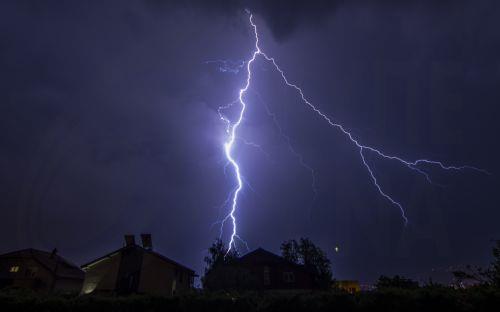 ΔΕΕ: Πιθανή η «έκτακτη περίσταση» για τις αεροπορικές o κεραυνός σε αεροσκάφος