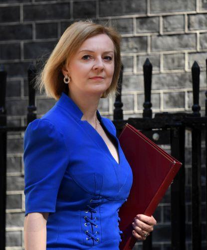 Δεν είναι σίγουρη αν ο Μακρόν είναι φίλος ή εχθρός, είπε η Λιζ Τρας