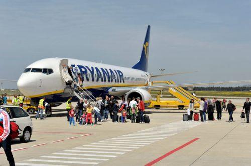 Τέσσερις επιτόπιοι έλεγχοι σε 2 έτη σε αεροσκάφη Ryanair, απαντά Υπ. Μεταφορών στη Βουλή