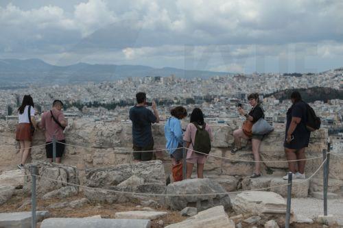 Ανακοινώθηκαν 18.297 κρούσματα κορωνοϊού και 28 νέοι θάνατοι στην Ελλάδα την Πέμπτη