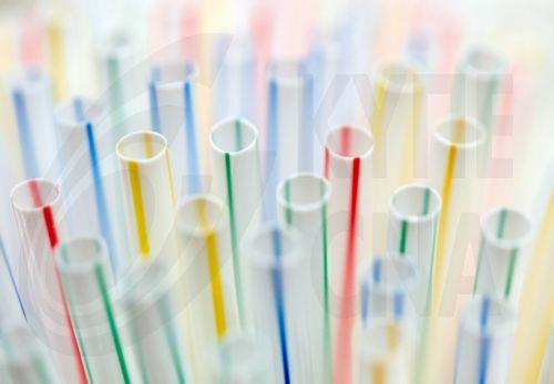 O Τραμπ υπόσχεται διάταγμα για επιστροφή στα πλαστικά καλαμάκια