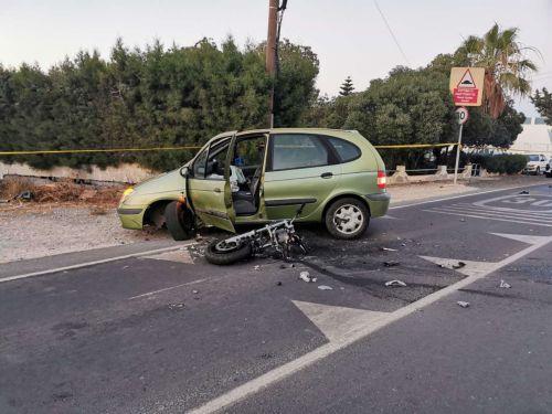 Στην εντατική 23χρονη μετά από τροχαίο και τον απεγκλωβισμό της από την Π.Υ.