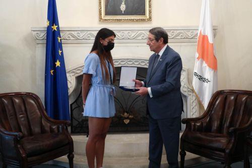 Cyprus President presents Eleftheria Panayiotou with an honorary plaque for her Fair Play Award at the ISF Gymnasiade