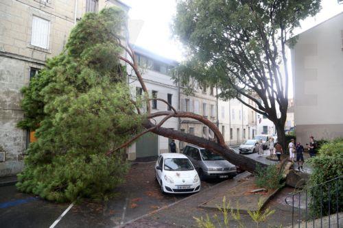 Εκτεταμένες πλημμύρες πλήττουν το δυτικό τμήμα της Γαλλίας