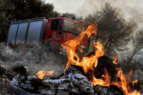 Φωτιά σε βάρκα στην περιοχή της Έμπας