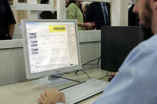 Οριακή αύξηση στην κρατική απασχόληση τον Απρίλιο, άνοδος στην Εκπαιδευτική Υπηρεσία
