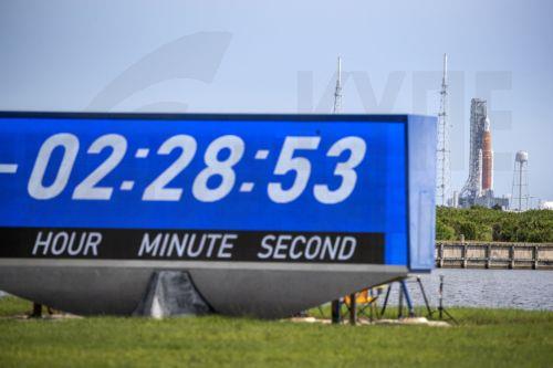 Αναβολή εκτόξευσης του πυραύλου που θα μετέφερε αστροναύτες γύρω από τη Σελήνη