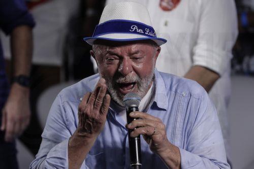 Πιθανή από τον πρώτο γύρο φαντάζει η νίκη του Λούλα, έξι ημέρες προτού ανοίξουν τα εκλογικά τμήματα στη Βραζιλία