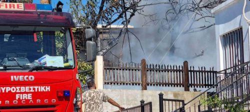Από αναμμένα κάρβουνα φαίνεται να προκλήθηκε η φωτιά σε διώροφη κατοικία στη Μεσόγη