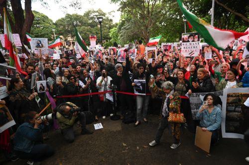 Διαδηλώσεις αλληλεγγύης σε όλο τον κόσμο προς το κίνημα αμφισβήτησης στο Ιράν