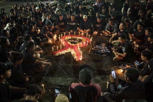 Νεότερος απολογισμός κάνει λόγο για 125 νεκρούς στην τραγωδία σε γήπεδο της Ινδονησίας