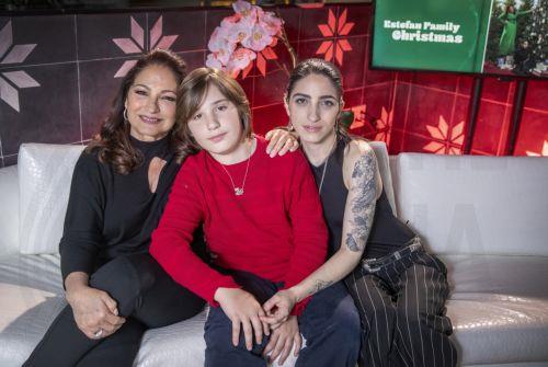 Η Γλόρια Εστέφαν μιλάει για την ηχογράφηση του οικογενειακού χριστουγεννιάτικου δίσκου της