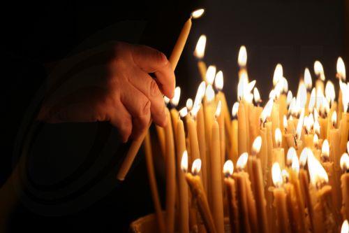 Θεία λειτουργία στον Άγιο Θύρσο στην κατεχόμενη Αγία Τριάδα την Πέμπτη