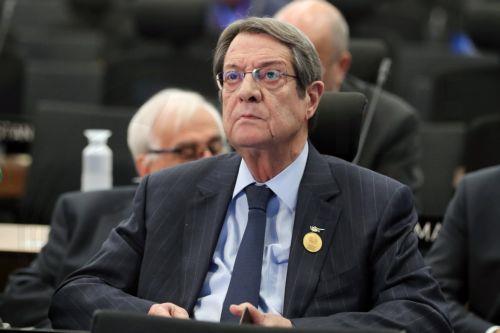 European Council bids farewell to President Anastasiades with a sculpture of the Europa Building