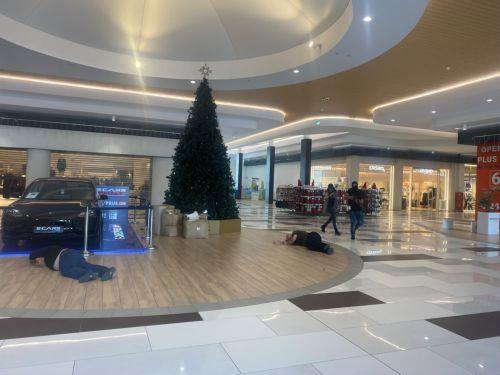 Police carry out terrorist attack drill in shopping mall