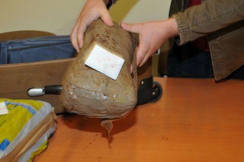 Σχεδόν 5,8 κιλά κάνναβης εντοπίστηκαν σε δύο πακέτα στο Αεροδρόμιο Λάρνακας