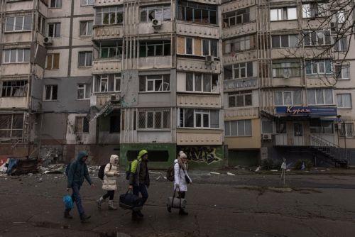 Η ουκρανική Κυβέρνηση απομακρύνει αμάχους από την Χερσώνα μετά τους βομβαρδισμούς