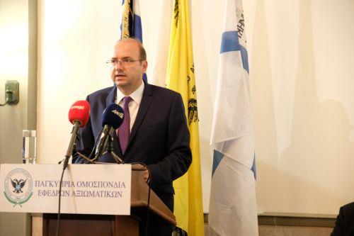 وزير الدفاع يدعو إلى الوحدة في مواجهة الاستفزاز التركي المتزايد